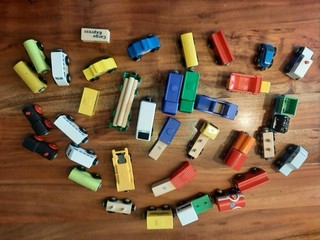 Holzeisenbahn Set Zug Auto Waggon manuell 47 Stück Brio Eichhorn EverEarth uvm.