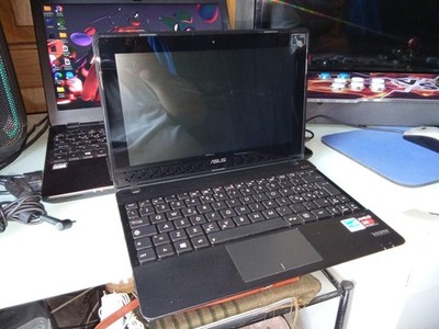   ASUS F102B VivoBook - Excellent Condition - With Power Supply