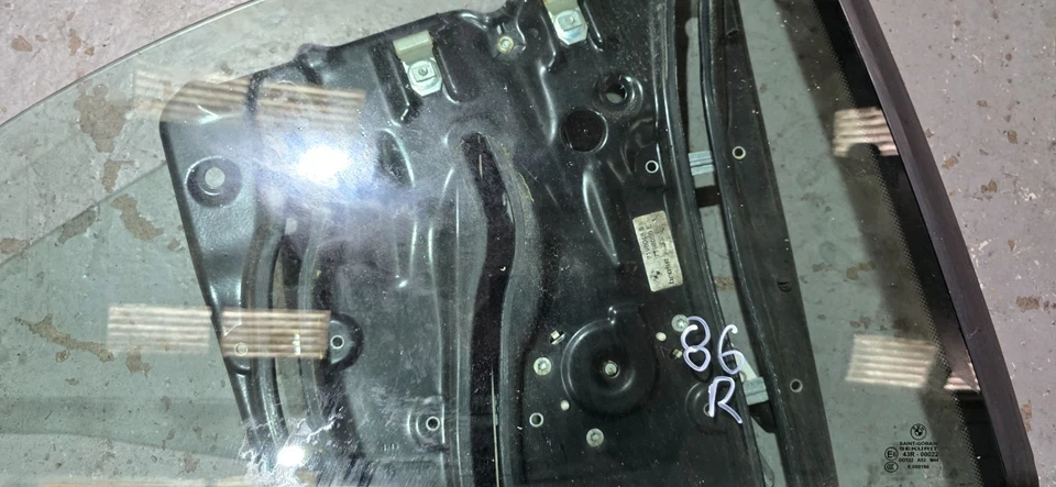 BMW 3 E92 E93 320i 320D LCI 2010-2013 REAR RIGHT WINDOW GLASS WITH MOTOR 7198048 - Image 3 of 4