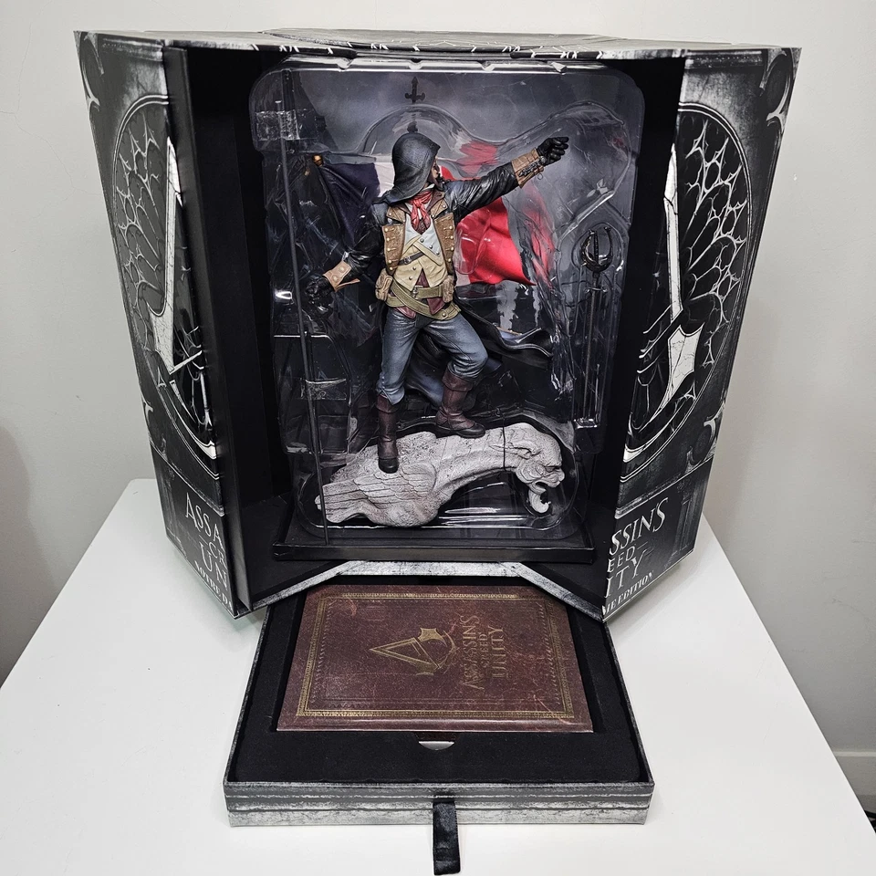 Assassin's Creed Unity Notre Dame Edition with Xbox One Game & Statue Like New - Image 2 of 4