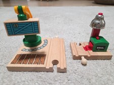 Brio Kran und Glocke Holz Eisenbahn