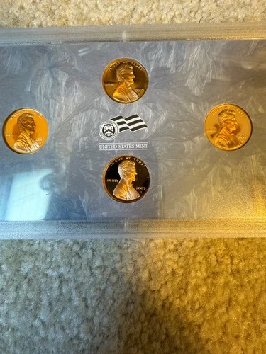 Vintage four coin 2009 Lincoln proof cent set