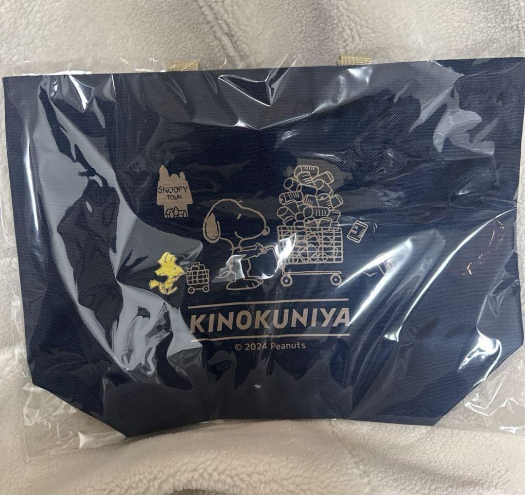 Snoopy Navy Insulated Lunch Bag from Kinokuniya
