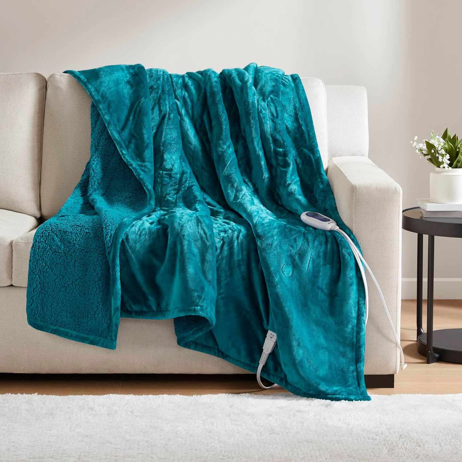 Cozy Heated Electric Throw Blanket with Reversible Plush and Sherpa Fleece