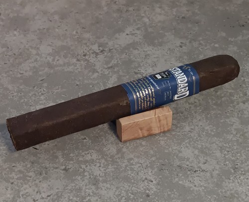 Cigar Rest, CurlyMaple/Wenge, Axel's Cigar Rests "No. 125", 1.5"x 1.5x .75" MINI - Picture 5 of 8