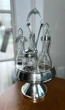EXQUISITE- MIDDLETOWN PLATE CO. Silverplate Cruet Set w/ 5 Etched Glass Bottles