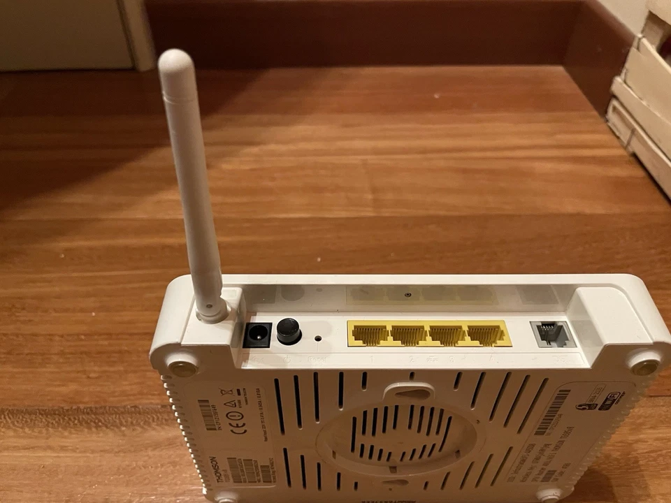 Thomson - TG585 | Modem router DSL, ADSL ADSL2 + - Immagine 3 di 4