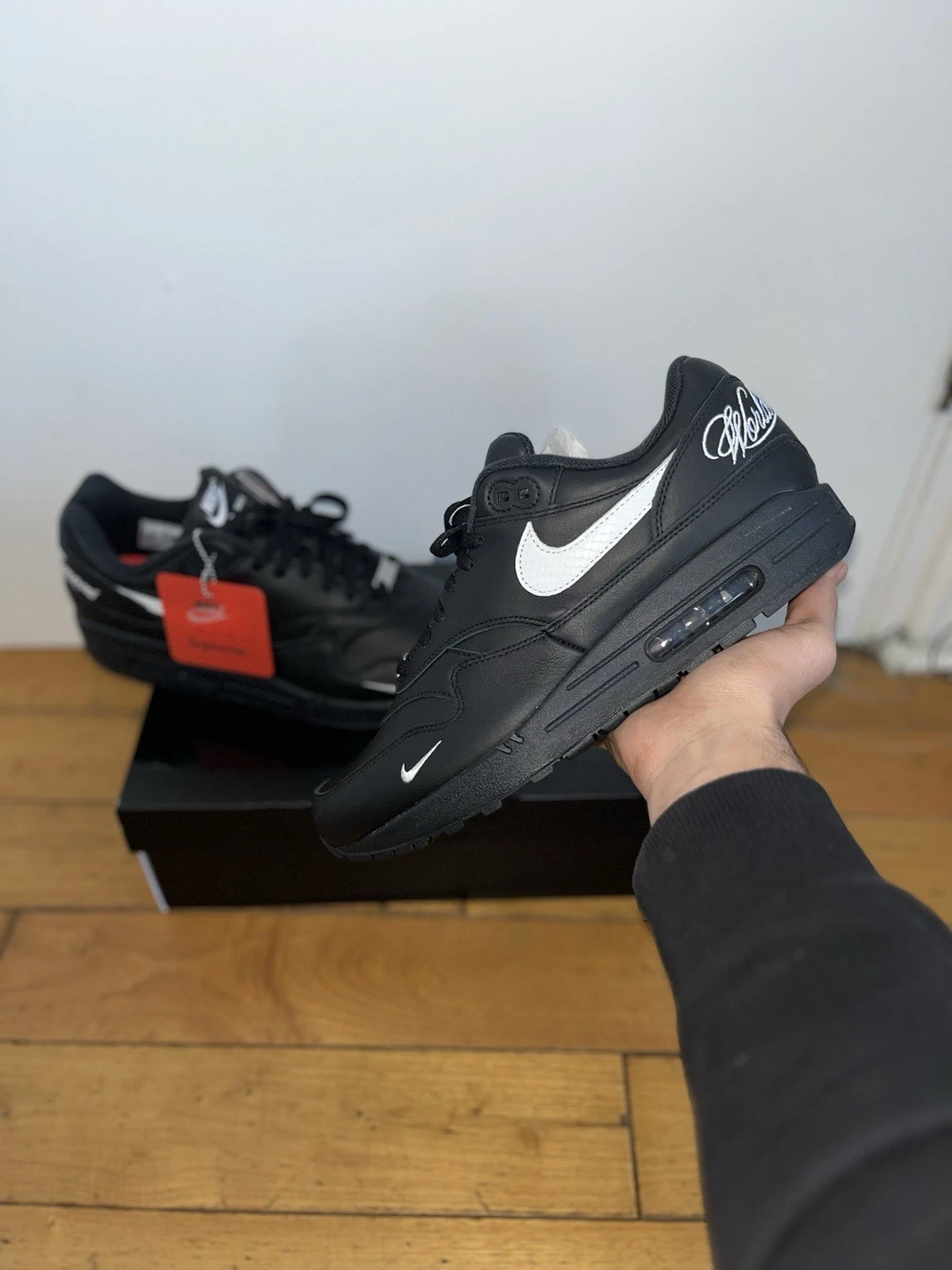 Supreme Nike Air Max 1 Noir UK10 / US 11 en main ✅
