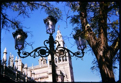35 mm Dia - Giralda Turm Sevilla Kathedrale Spanien Straßenlaterne Ansicht 1974
