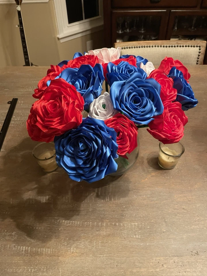 Ramo único de rosas de cintas de satén hecho a mano. Flor regalo Foto 3 de 4