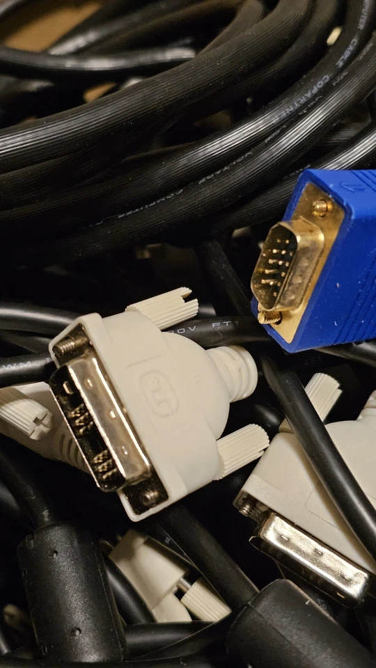 VGA Kabel 55 Stück VGA auf VGA verschiedene Kabel Konvolut /10 kg. - Bild 3 von 4