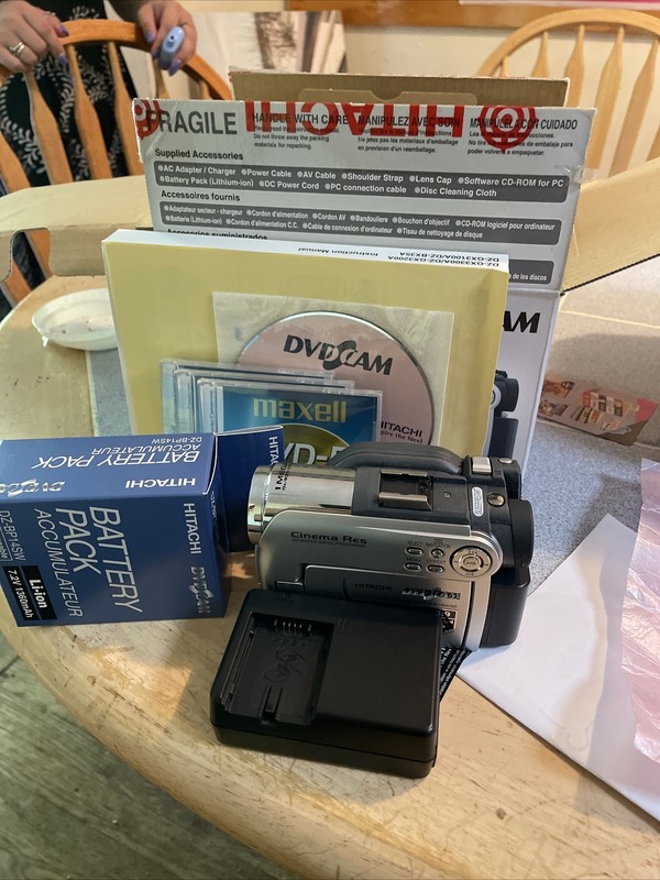 Hitachi DZ-GX3100A Camcorder with Camkit2