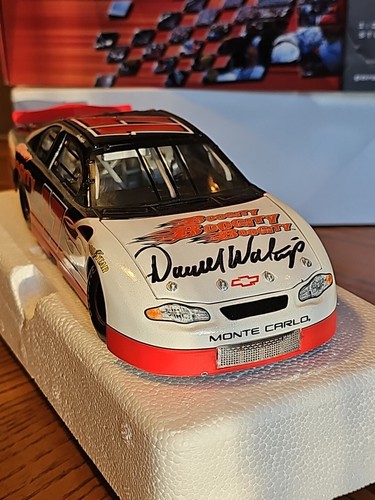 Darrell Waltrip #17 Boogity Autographed 2003 Chevrolet Monte Carlo 1:24 - Picture 2 of 17