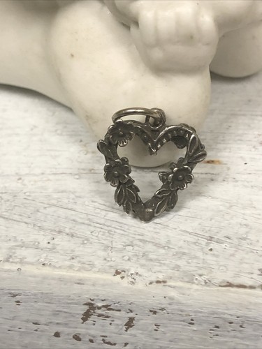 Estate Find, .925, Rare Open Heart With 3D Flowers Charm/Pendant - Picture 6 of 12