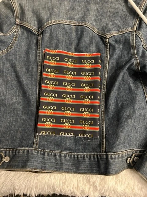 Panel de tela Gucci para coser o planchar en tu propia chaqueta Foto 2 de 4