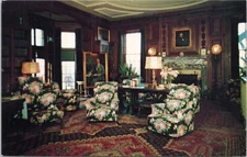 POSTCARD-THE LIVING ROOM-HOME OF FRANKLIN D. ROOSEVELT, HYDE  PK. N. Y.
