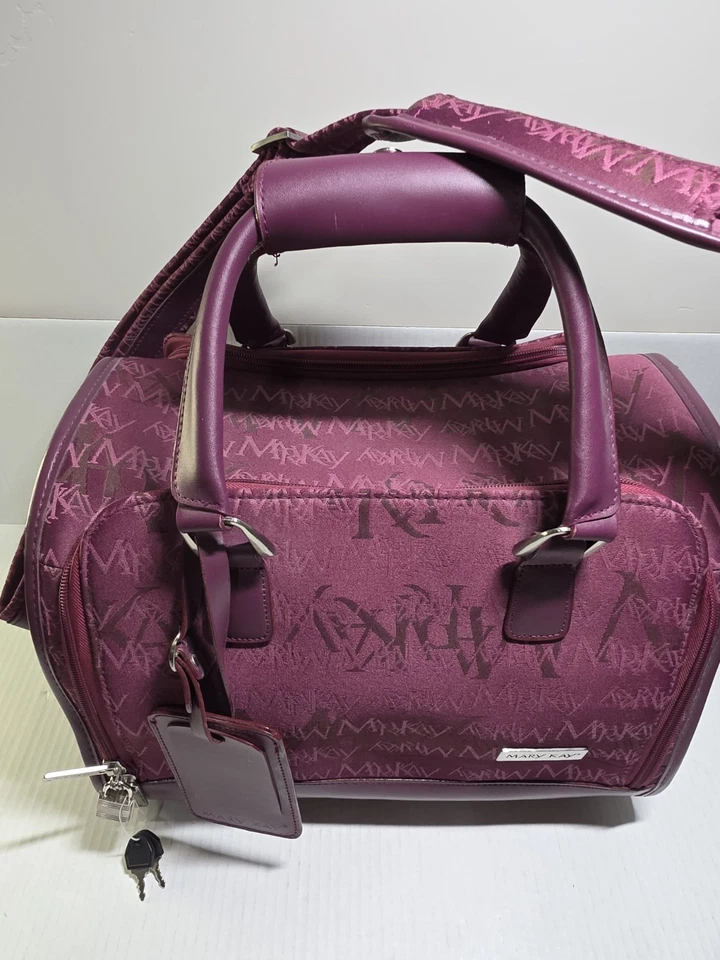 Perchas de viaje con espejo para equipaje de mano Mary Kay con logotipo borgoña Foto 4 de 4