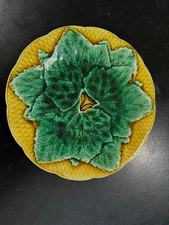 ANCIENNE ASSIETTE BARBOTINE GIEN DECOR FEUILLES DE VIGNE VERTES SUR FOND JAUNE