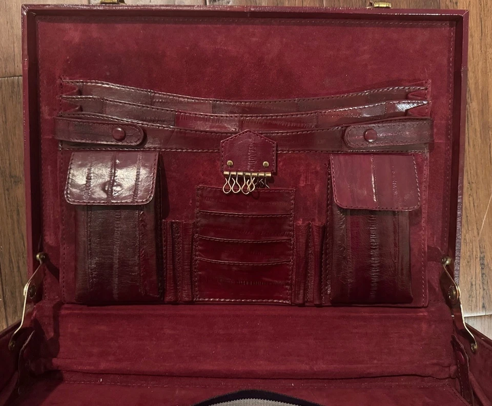 Maletín vintage de piel de anguila borgoña lateral duro Amiiet con forro de cuero con bloqueo combinado Foto 4 de 4