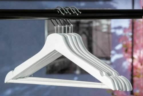 Grucce appendiabiti bianchi in legno