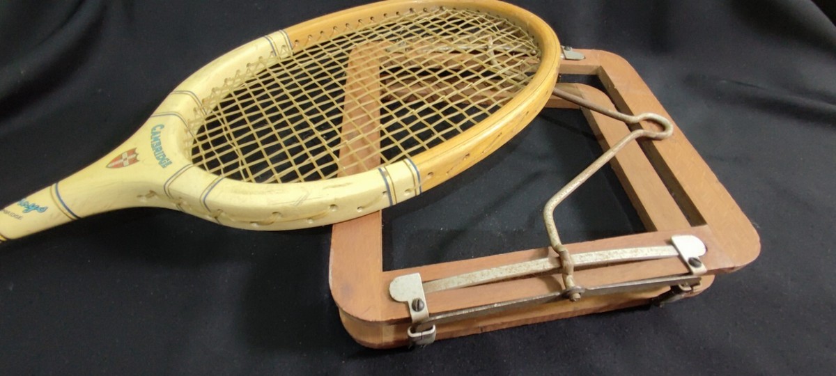 Vieille Raquette De Tennis Gray’s Of Cambridge Avec Presse D’époque – Vintage Déco
