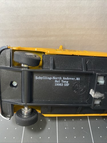 Schilling Yellow Cab Taxi New York Times Square Diecast Model Toy Pull Back & Go - Picture 10 of 11