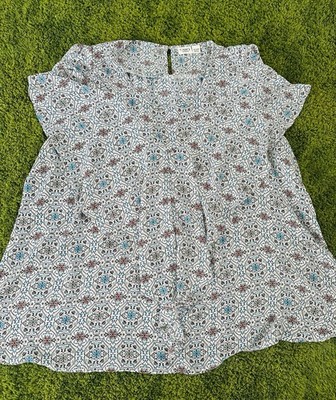 CATO women's top short sleeves ruffled flowy round neck white floral 24W