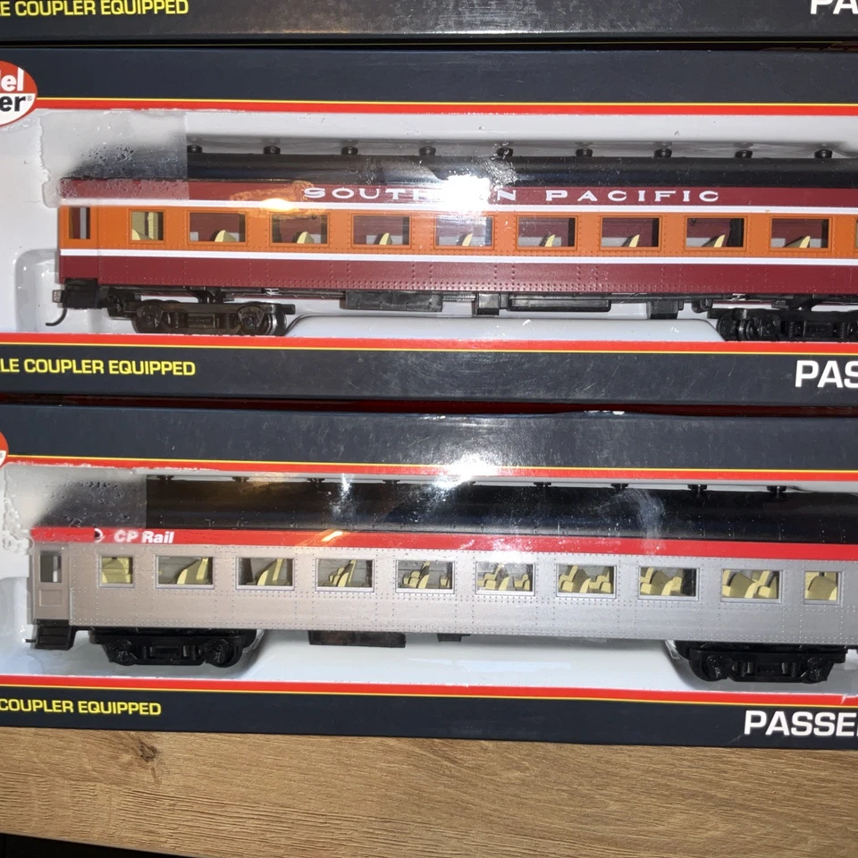 Job lot of  Model Power HO Gauge Model Railroad Coaches (AP30/651) - Image 4 of 4