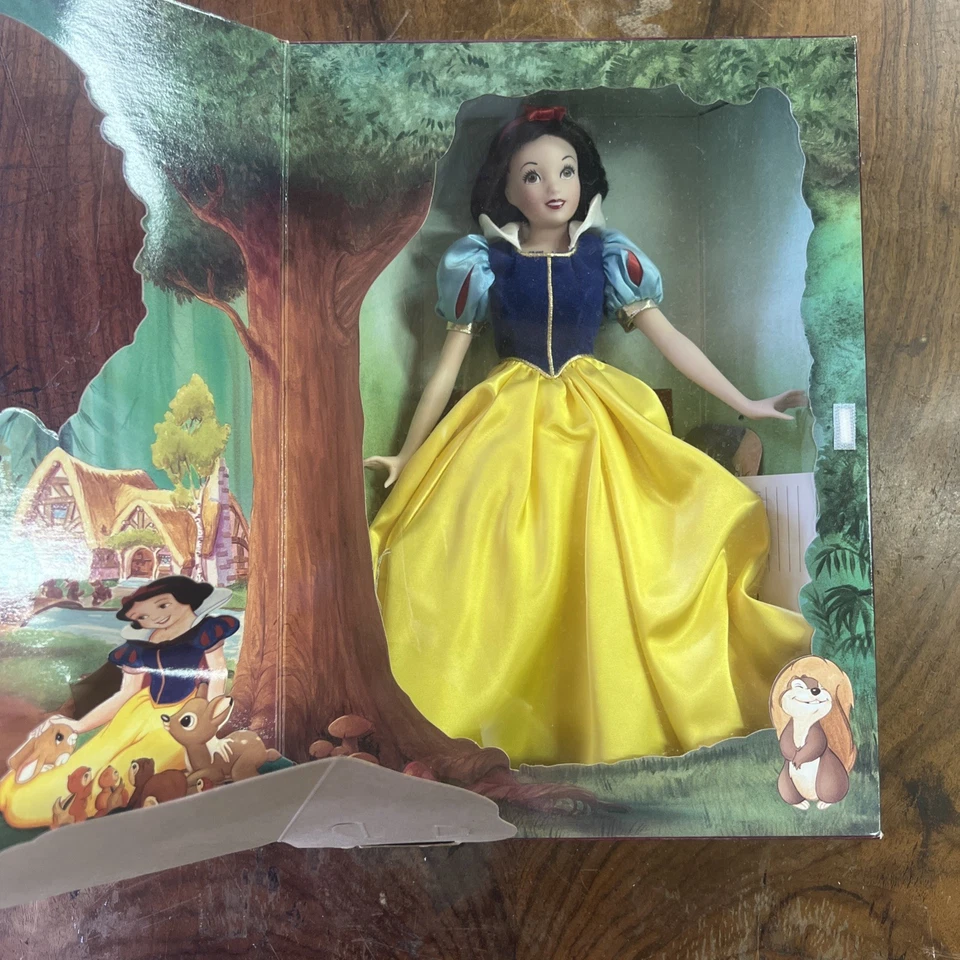 老式1997年迪士尼白雪公主和七个小矮人60周年娃娃  — 第 2/4 张图片