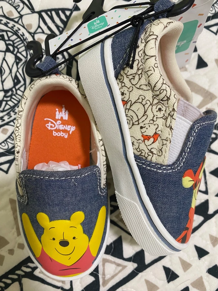NUEVO CON ETIQUETAS Disney Winnie the Pooh zapatos de bebé sin cordones talla 5 Denim/patrón Foto 2 de 4