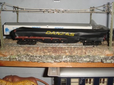 LIMA HO, Art.Nr. 309035, freight wagon with tarpaulin ''DANZAS'', OOfs, DB
