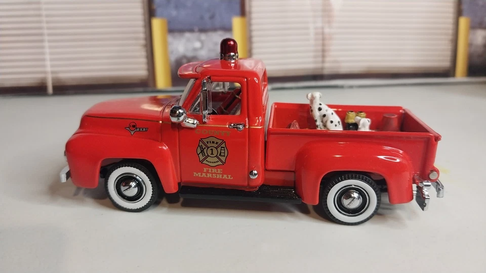 Matchbox Limited Edition 1:43 Red 1955 Ford F100 Fire Marshal Truck. - Image 3 of 4