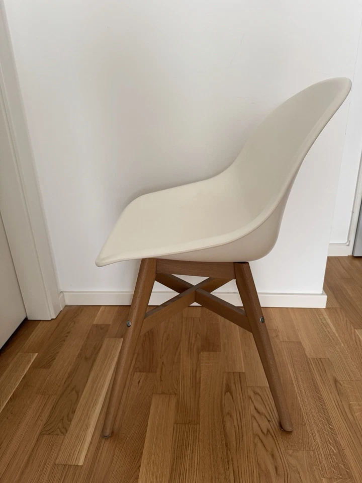 IKEA FANBYN Stuhl - weiße Sitzschale & Holzstuhlbeine - Bild 4 von 4