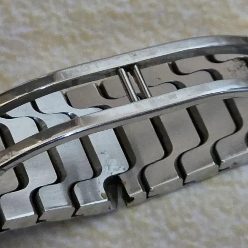 Dunhill Men's Gold-Tone Luxury Watch Swiss Made image 5