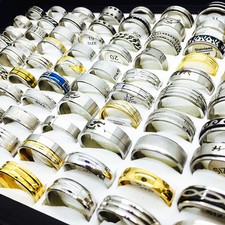 Venta al por mayor Lote 50 piezas Mezcla Hombres Mujeres Moda Acero Inoxidable Joyería Anillos