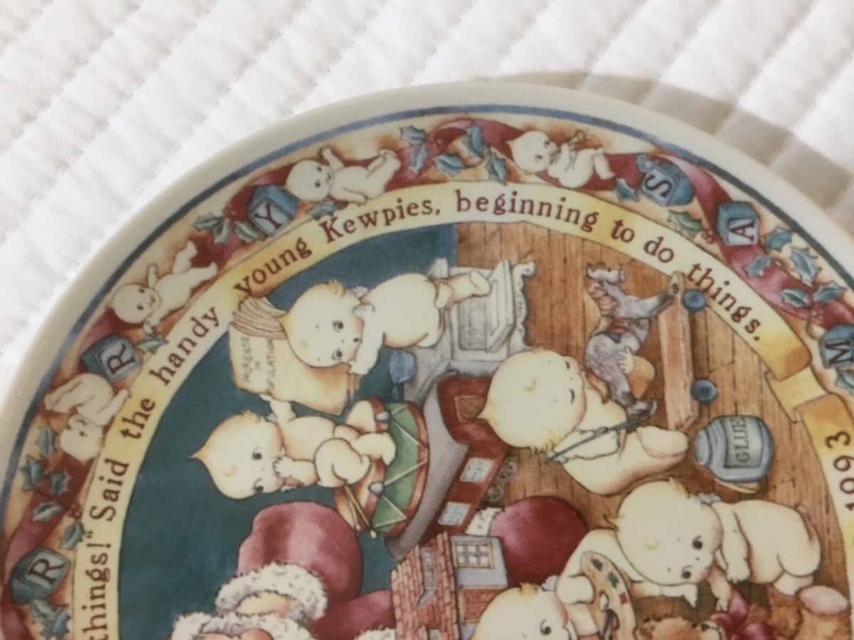 ENESCO KEWPIE SANTA TOYSHOP PLATE ENESCO KEWPIE SANTA TOYSHOP PLATE