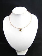 COLLIER TORQUE PENDENTIF PIERRES SYNTHETIQUES MULTICOLORES PLAQUE OR