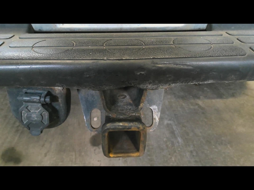 Used Rear Bumper Assembly Rear fits: 2006 Chevrolet Silverado 1500 pickup step b Foto 2 de 4