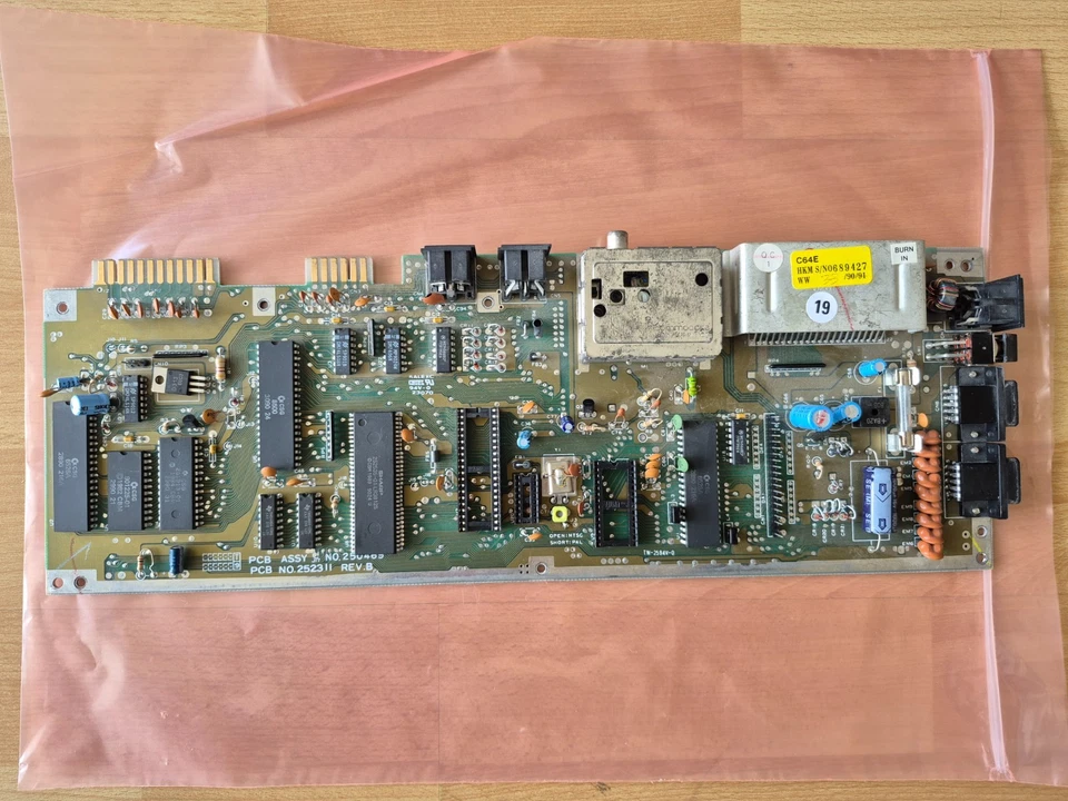 ✅ Motherboard Commodore 64 C64 Model 250469 252311 REV B ⭐ ohne Chips ⚡️