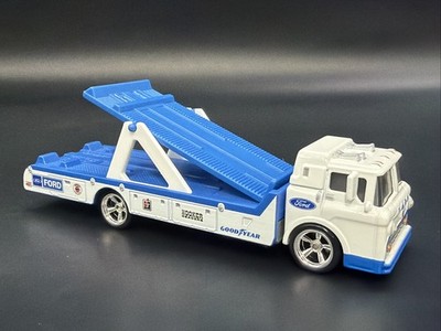 Hot Wheels Premium Ford C-800 (AJ70) 