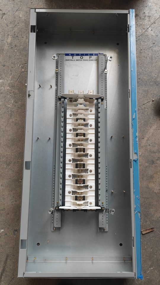 EATON PRL2a 225 AMP PANELBOARD 480 277 V 3PH 4W 42 Cir NEMA 1 Indoor 48 ...