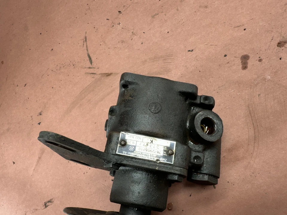 Conjunto de bomba de dirección asistida BMW E12 528I 530I E24 635CSI 2,8 L M30 OEM #79242 Foto 2 de 4