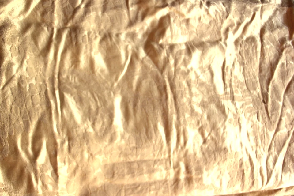 3 fragments de tissu ancien jaune. - Photo 4/4