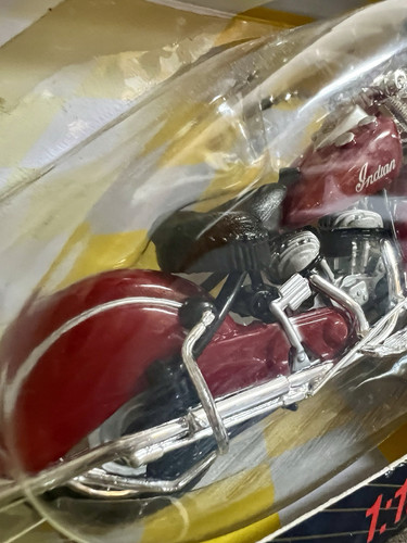 NEW Maisto 1:18 Indian Motorcycle Special Edition RED - Picture 7 of 7