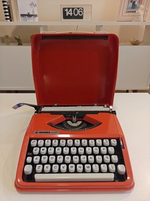 HERMES BABY. POP ART. ORANGE  TECHNO PICA TYPEWRITER. 1977. MID CENTURY