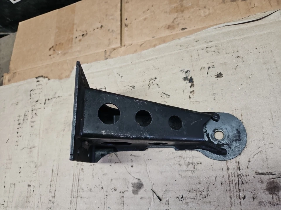 Soporte de soporte de montaje motor derecho BMW E30 325e 325i M20 84-92 11811128496 Foto 2 de 4