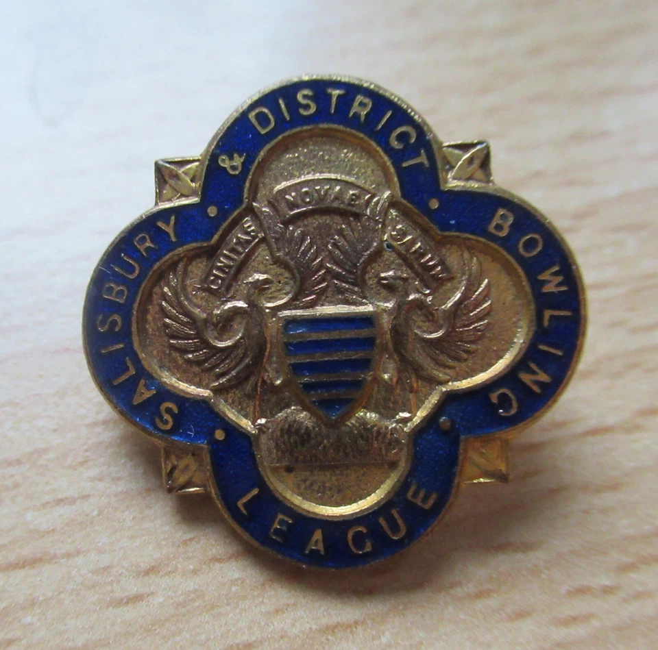OLD RARE SALISBURY & DISTRICT BOWLING LEAGUE ENAMEL BADGE WINNER 1955 - Image 2 of 4