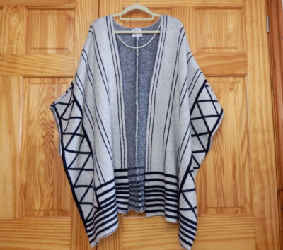 VERO MODA - Neu - Oversize Strickjacke creme & schwarz kuschelig Poncho Style
