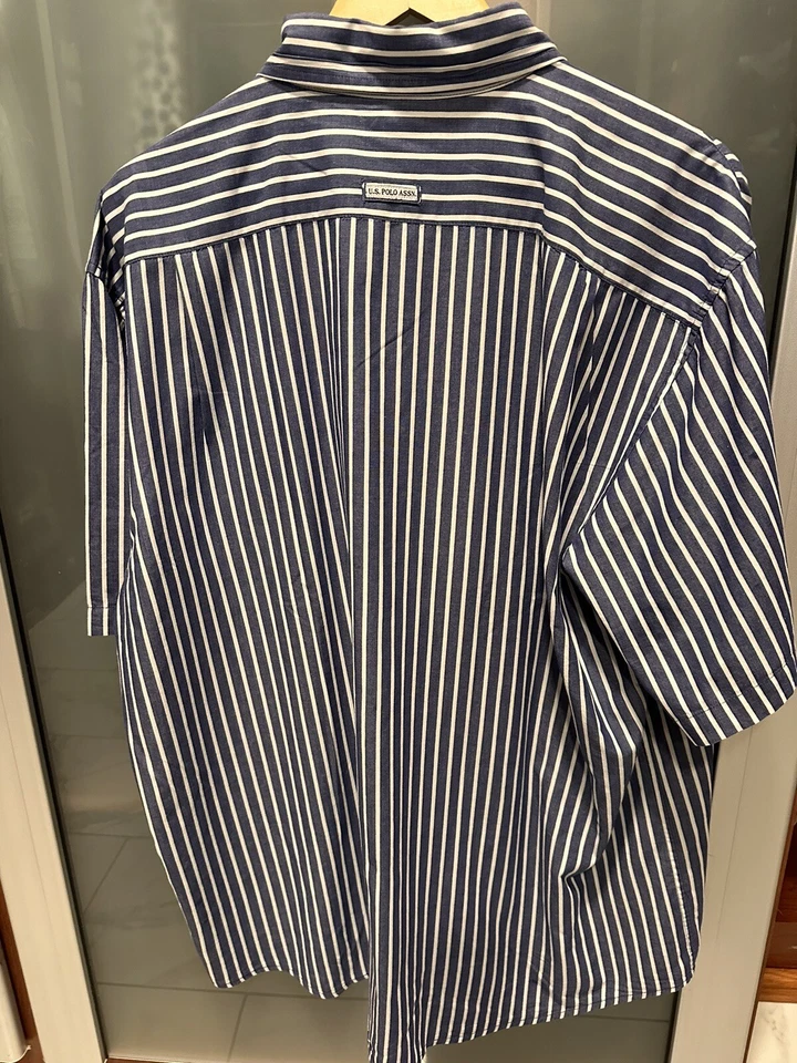 Camisa Polo Assn Para Hombres XL Blanca/Azul Rayas Abotonadas Manga Corta Foto 3 de 4