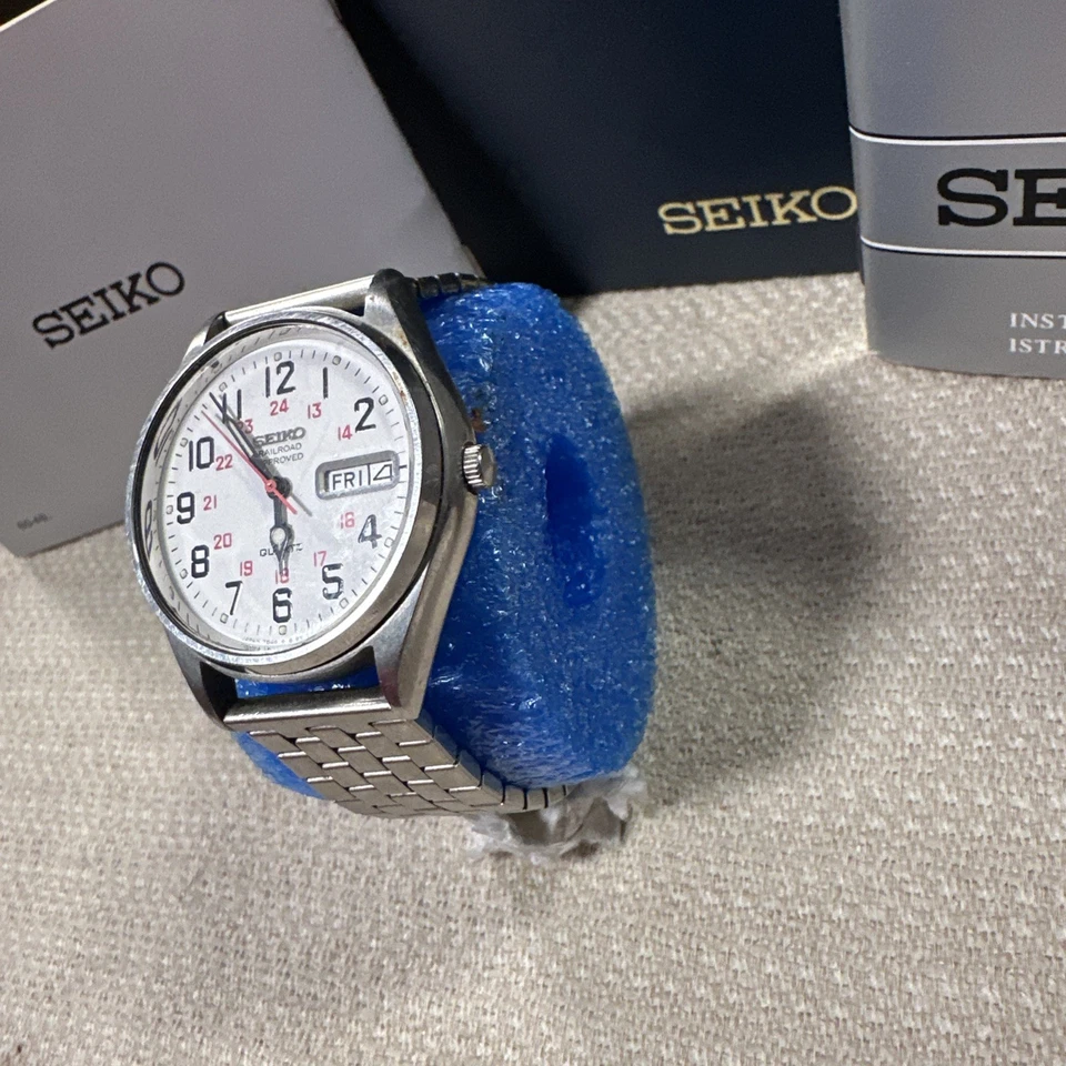 Rare!! Running SEIKO SQ RAILROAD 7546-8069 DAY DATE Watch MENS w/ BOX & Papers - Image 3 of 4